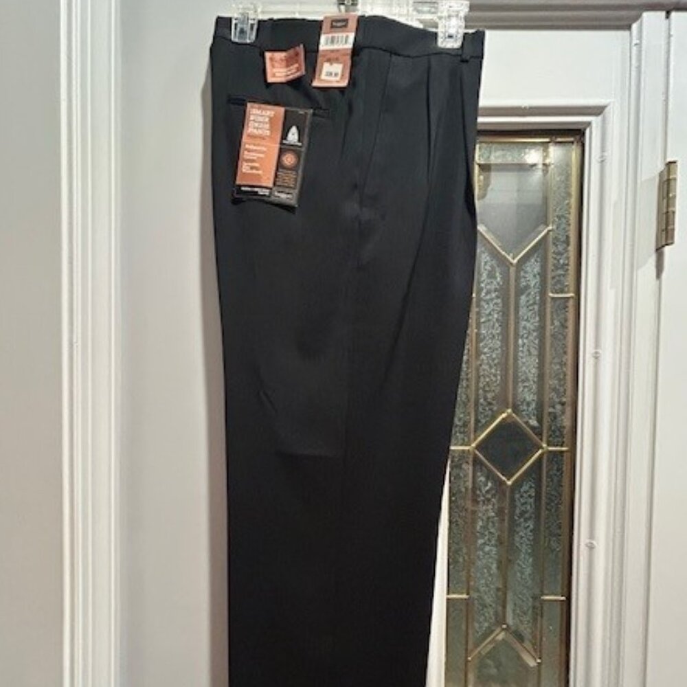 NEW WITH TAGS  men's Haggar Smart Fiber Dress Pants